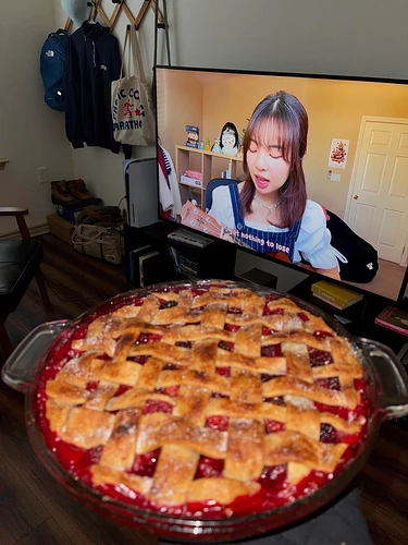 this-is-the-berry-pie-that-my-family-expects-me-to-make-for-v0-2q6ghie3f94e1